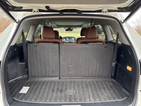 Used 2019 Toyota Highlander Limited image 9