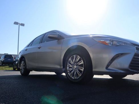 Used 2017 Toyota Camry LE FWD image 19