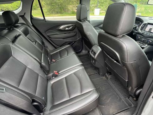 Used 2022 GMC Terrain SLT w/ Infotainment Package II AWD/4WD image 11