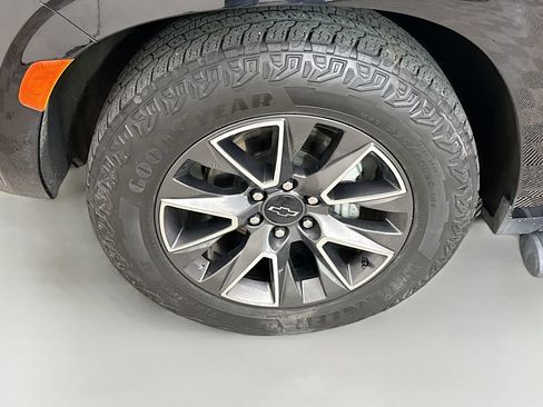 Used 2023 Chevrolet Tahoe Z71 w/ Z71 Off-Road Package AWD/4WD image 35