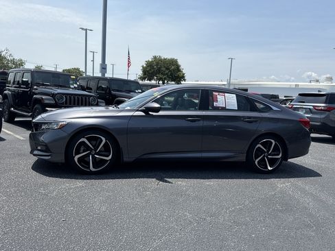 Used 2018 Honda Accord Sport image 6