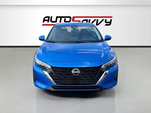Used 2025 Nissan Sentra SV FWD image 2