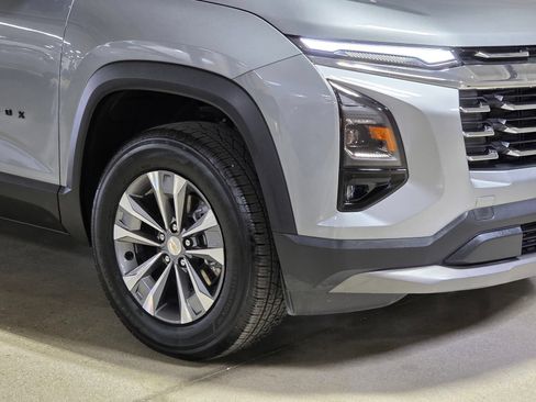 Used 2026 Chevrolet Equinox LT w/ Safety and Technology Package FWD image 10