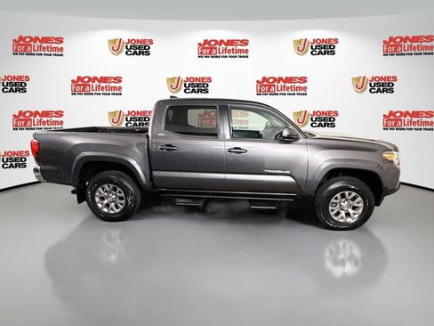 Used 2019 Toyota Tacoma SR5 RWD image 15