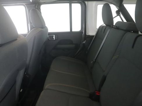 Used 2025 Jeep Wrangler Unlimited Sahara image 26