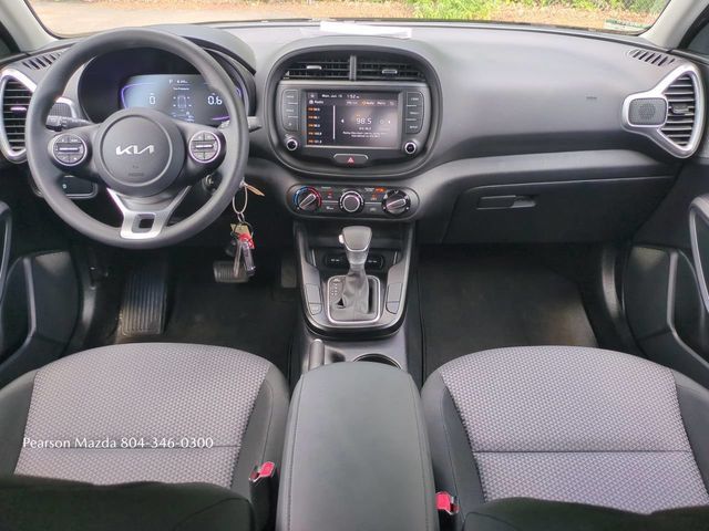 Used 2025 Kia Soul LX w/ LX Technology Package FWD image 16