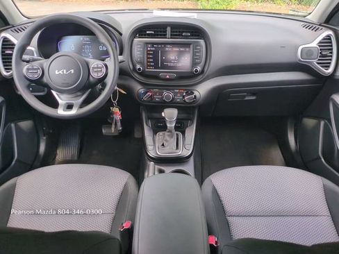 Used 2025 Kia Soul LX w/ LX Technology Package FWD image 16