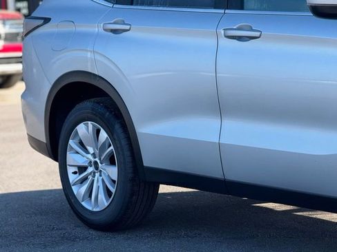 New 2026 Mitsubishi Outlander ES image 5