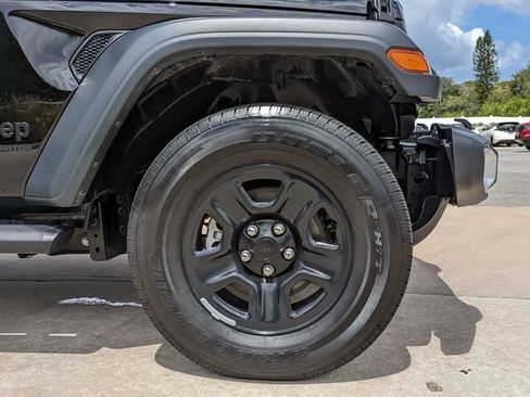 Used 2025 Jeep Gladiator Sport AWD/4WD image 12