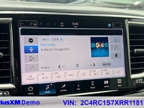 Used 2024 Chrysler Pacifica Select image 31