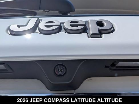 Used 2026 Jeep Compass Latitude AWD/4WD image 7