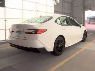Used 2025 Toyota Camry SE FWD image 5