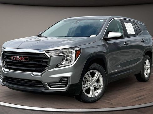 Used 2024 GMC Terrain SLE FWD image 3