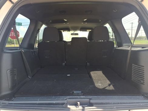 Used 2017 Ford Expedition XLT AWD/4WD image 5