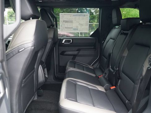 New 2026 Ford Bronco Outer Banks w/ Sasquatch Package AWD/4WD image 11
