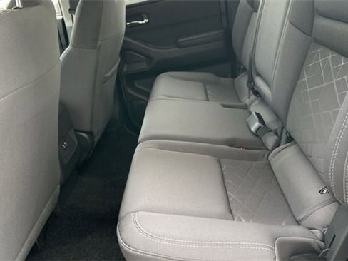 Used 2025 Nissan Frontier SV image 21