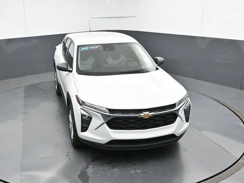 Used 2025 Chevrolet Trax LS image 49