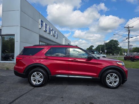 Used 2023 Ford Explorer XLT w/ Equipment Group 202A AWD/4WD image 2