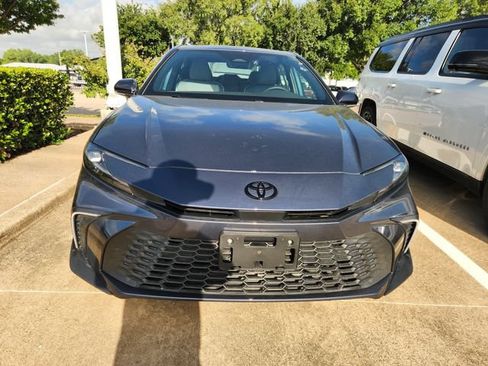 Used 2026 Toyota Camry SE w/ Convenience Package FWD image 2
