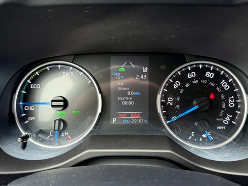 Used 2020 Toyota RAV4 XLE w/ Convenience Package AWD/4WD image 11