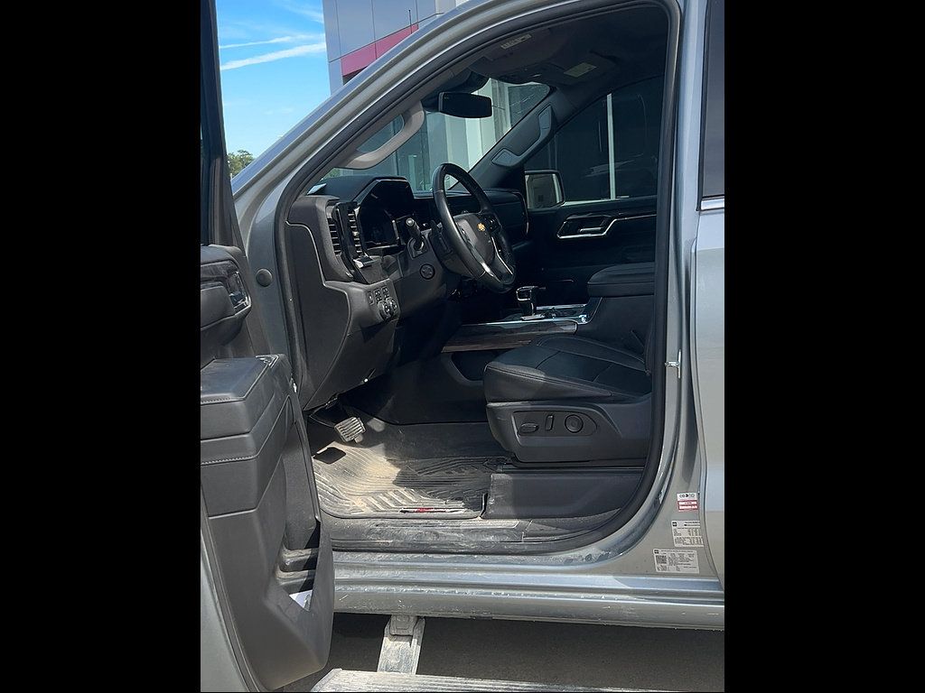 Used 2023 Chevrolet Silverado 1500 LTZ AWD/4WD image 11
