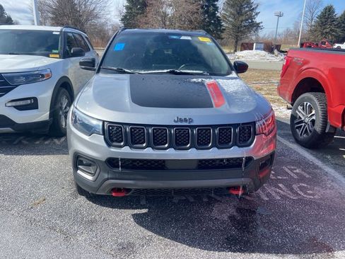 Used 2023 Jeep Compass Trailhawk w/ Trailhawk Elite Group image 2