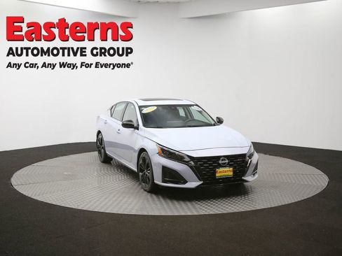 Used 2023 Nissan Altima 2.5 SR w/ SR Premium Package image 50