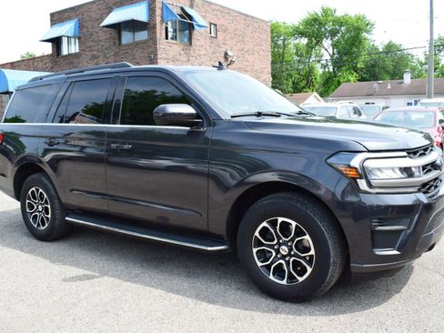 Used 2022 Ford Expedition XLT AWD/4WD image 4