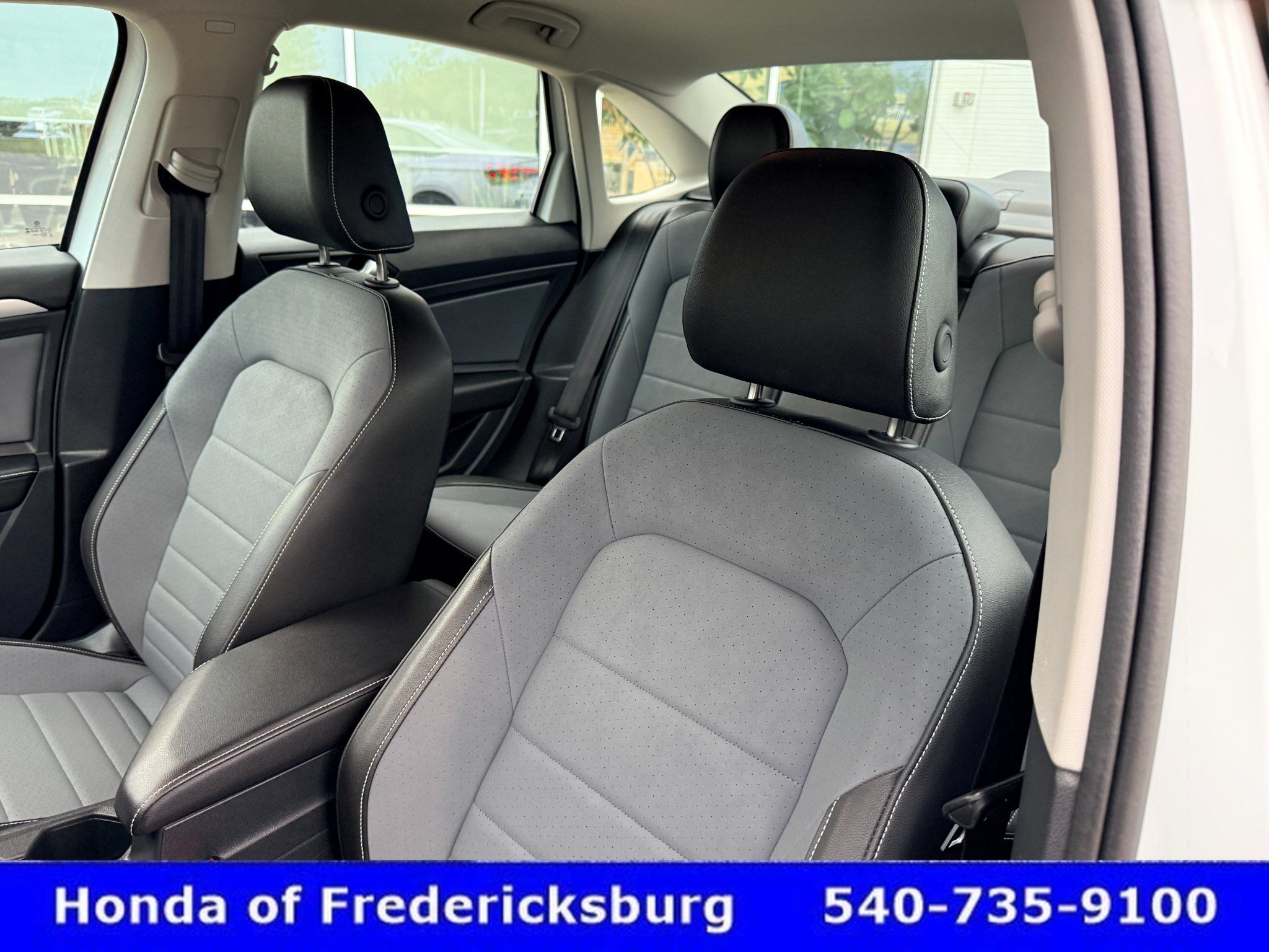 Used 2025 Volkswagen Jetta SE FWD image 25