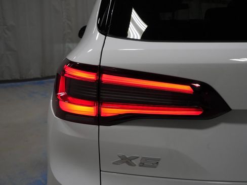 Used 2023 BMW X5 xDrive40i w/ Premium Package AWD/4WD image 32