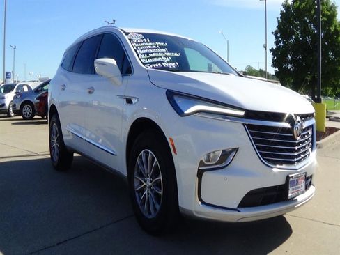 Used 2024 Buick Enclave Premium image 4
