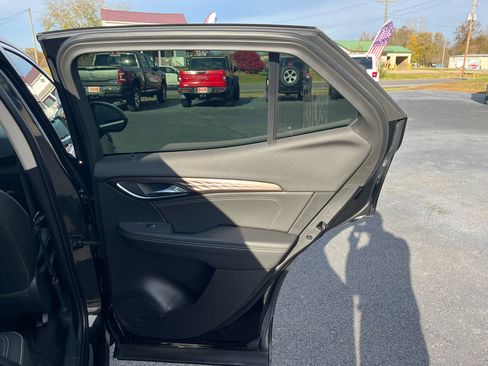 Used 2021 Buick Envision Avenir w/ Technology Package II image 25