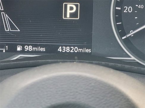 Used 2020 Nissan Versa SV image 37