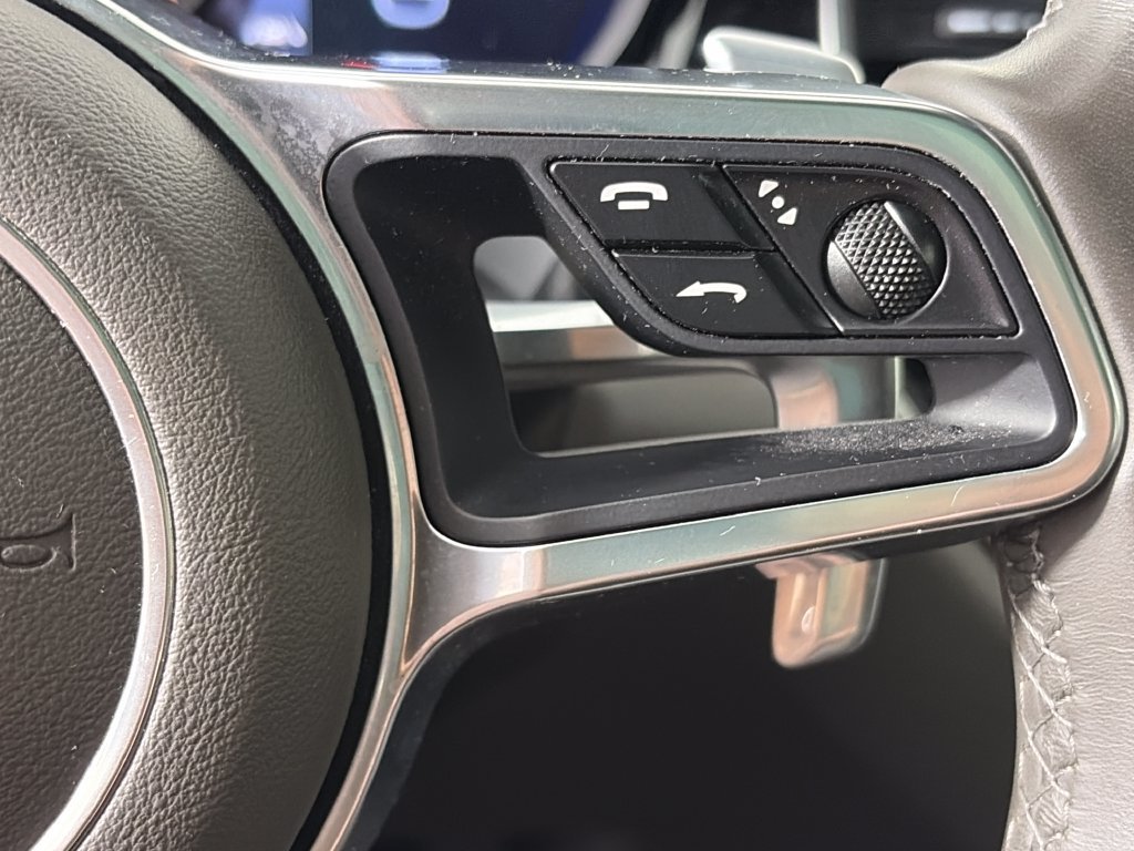 Used 2017 Porsche Macan AWD/4WD image 18