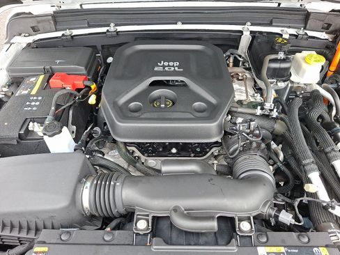 Used 2022 Jeep Wrangler Unlimited Sahara w/ Cold Weather Group image 27