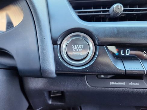 Used 2019 Lexus UX 200 image 20