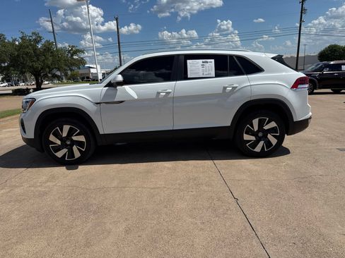 Used 2025 Volkswagen Atlas Cross Sport SE FWD image 4