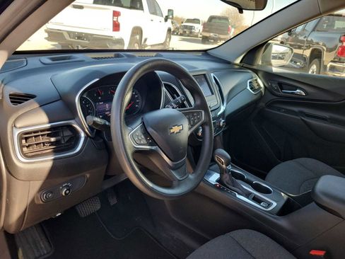 Used 2022 Chevrolet Equinox LT image 2