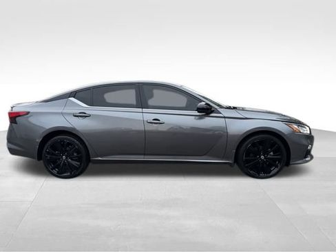 Used 2022 Nissan Altima 2.5 SR w/ Midnight Edition Package image 10