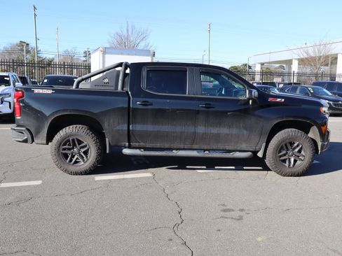 Used 2020 Chevrolet Silverado 1500 LT Trail Boss w/ Midnight Edition image 11