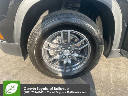 Used 2025 GMC Acadia Elevation image 25