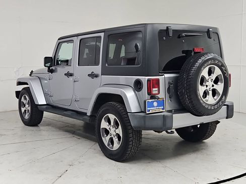 Used 2018 Jeep Wrangler Unlimited Sahara AWD/4WD image 4