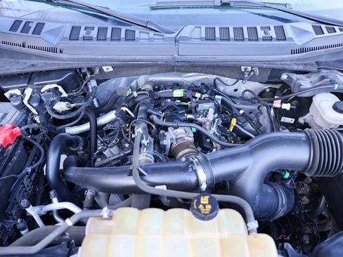 Certified 2020 Ford F150 XLT image 32