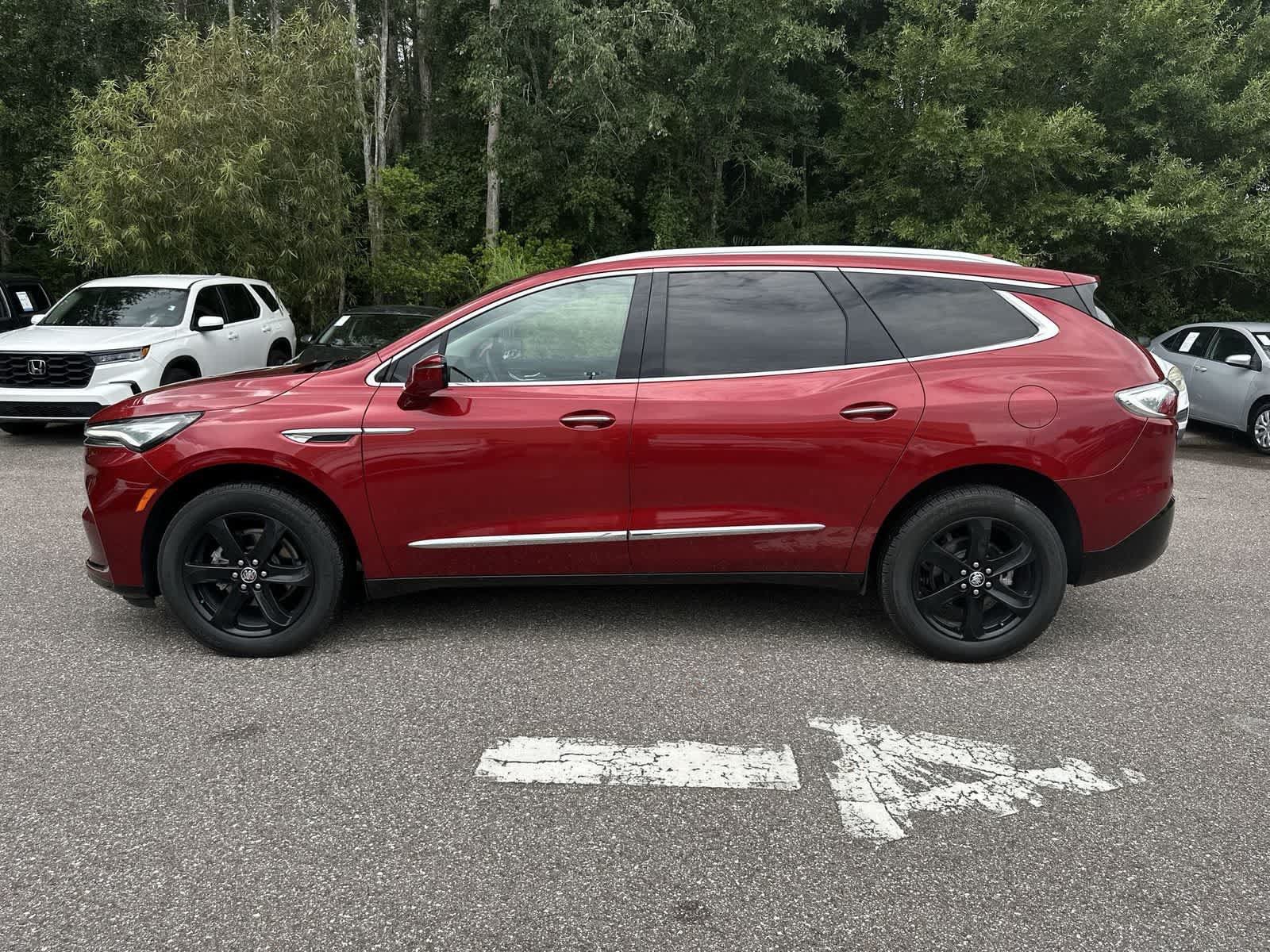 Used 2024 Buick Enclave Essence w/ Sport Touring Edition FWD image 3