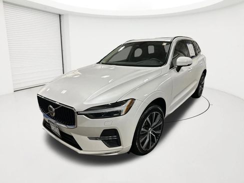 Used 2022 Volvo XC60 B5 Momentum w/ Climate Package image 1