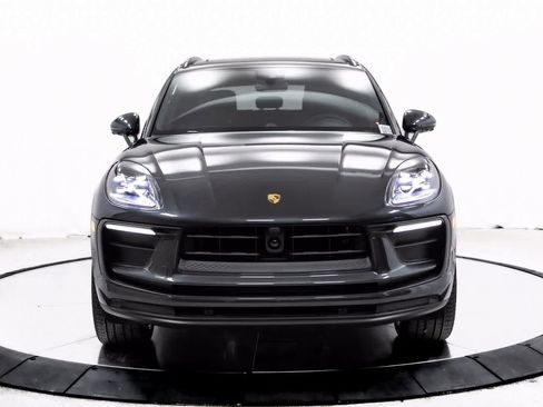 Certified 2025 Porsche Macan image 10
