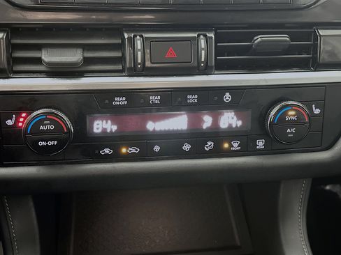 Used 2023 Nissan Pathfinder SL image 16