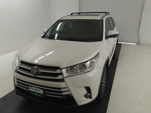 Used 2019 Toyota Highlander XLE FWD image 15