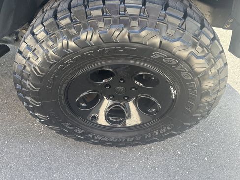 Used 2017 Jeep Wrangler Unlimited Rubicon AWD/4WD image 35