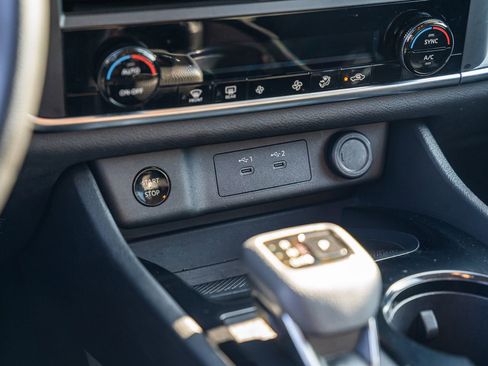 Used 2024 Nissan Rogue SV image 28